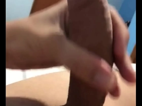 Novinho gozando muito